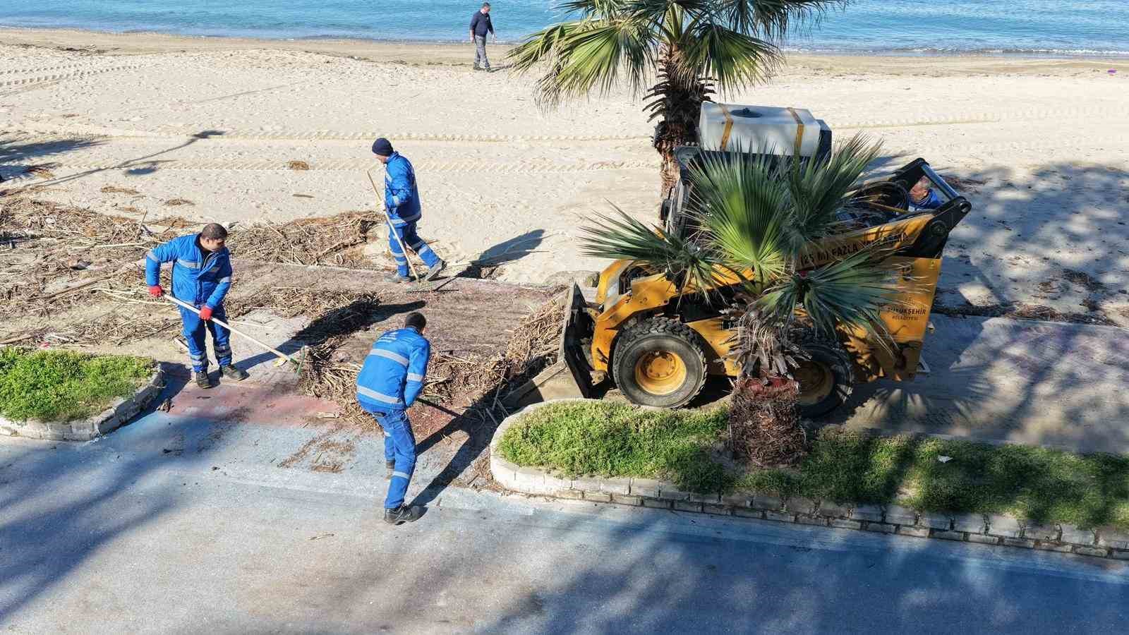 Büyükşehir ekipleri Sevgi Yolu’nu temizledi
