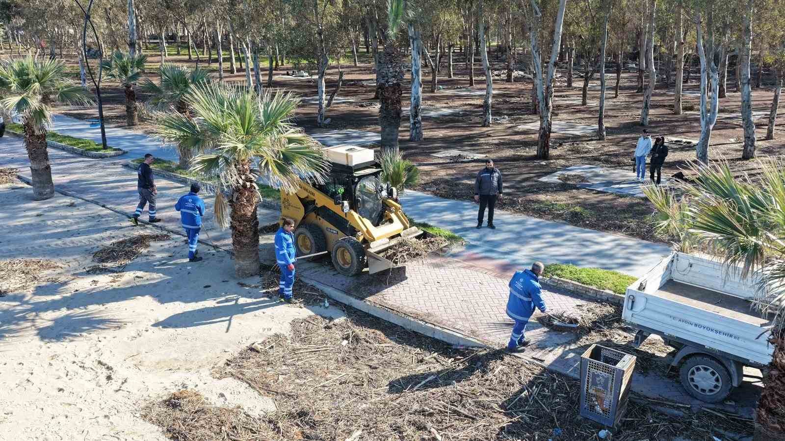 Büyükşehir ekipleri Sevgi Yolu’nu temizledi
