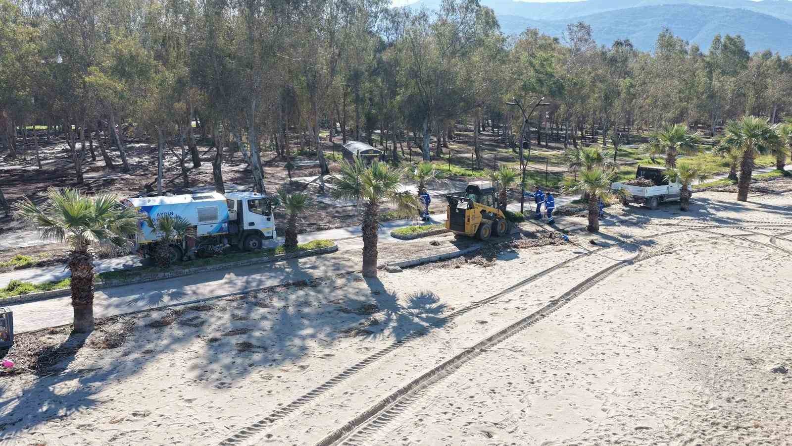 Büyükşehir ekipleri Sevgi Yolu’nu temizledi
