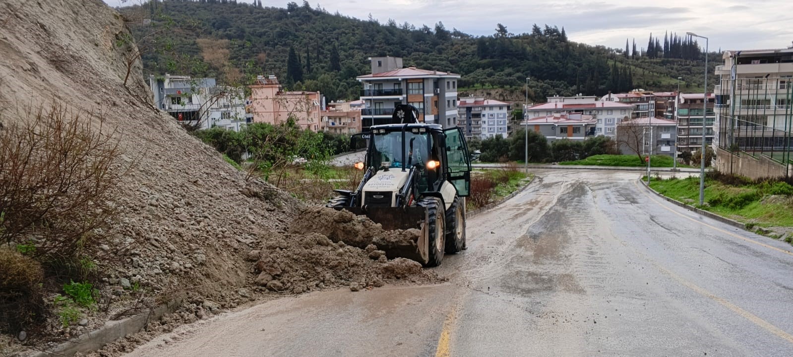 Büyükşehir ekiplerinden ’yağış’ mesaisi
