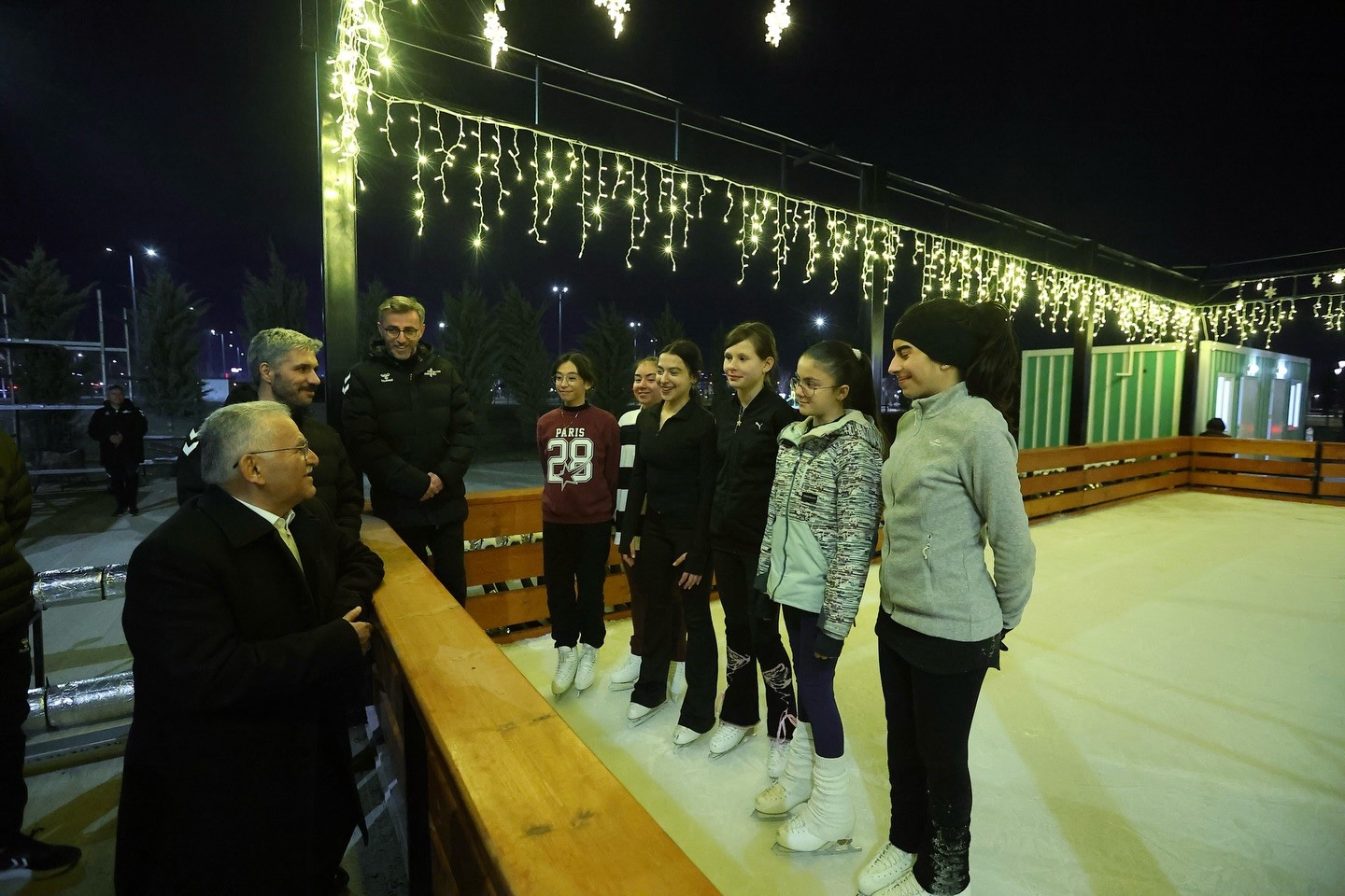 Büyükşehir ile açık hava buz pisti heyecanı başlıyor
