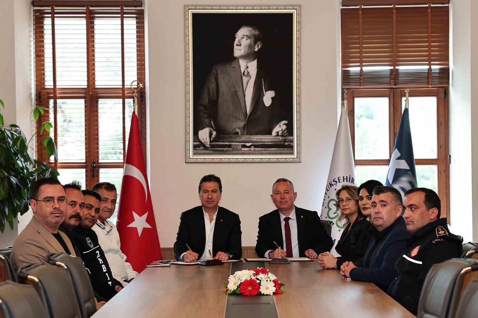 Büyükşehir ile Tüm Yerel-Sen arasında sosyal denge sözleşmesi imzalandı
