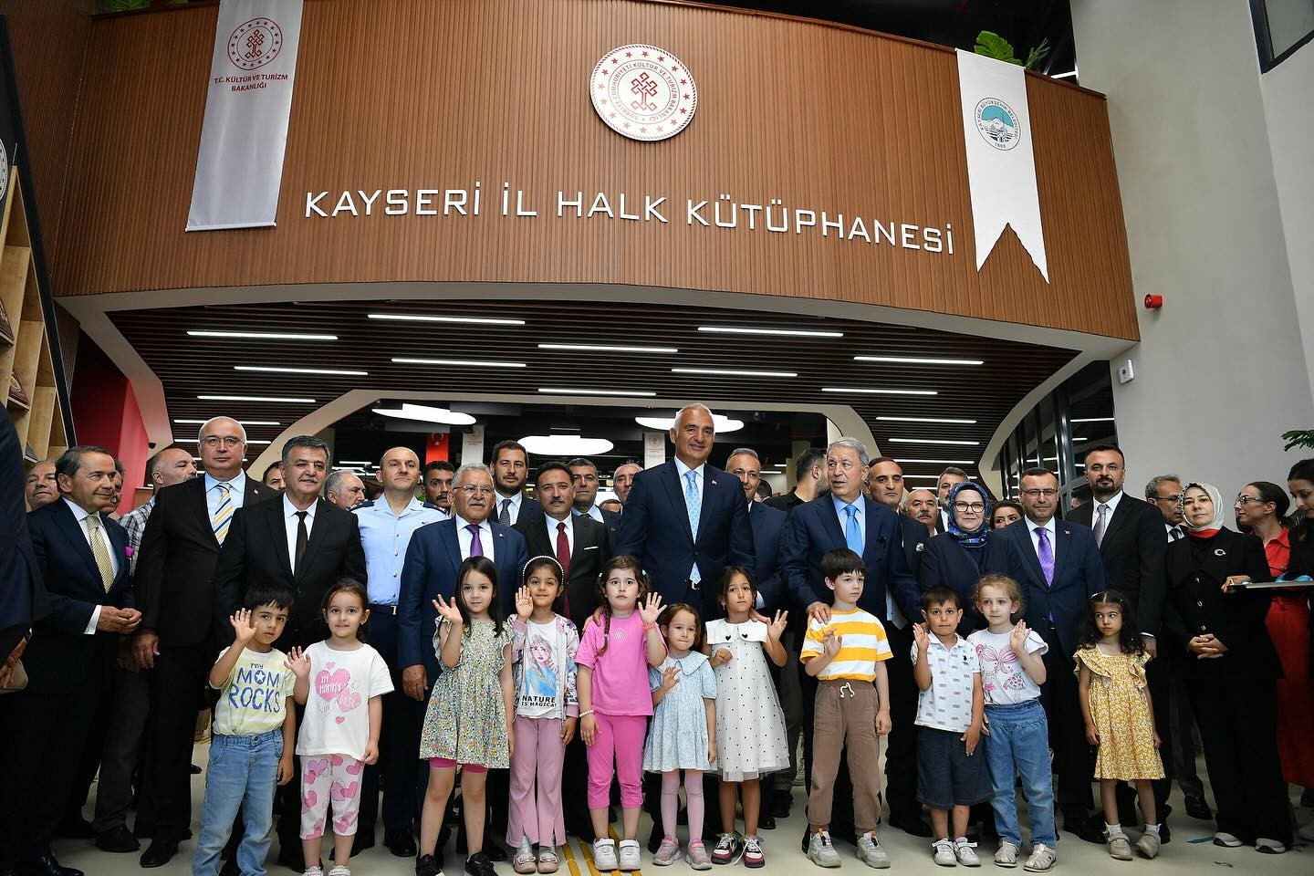 Büyükşehir kütüphaneleri 2025 yılında 2 milyon ziyaretçiyi ağırladı
Büyükşehir kütüphaneleri 2025 yılında 2 milyon ziyaretçiyi ağırladı