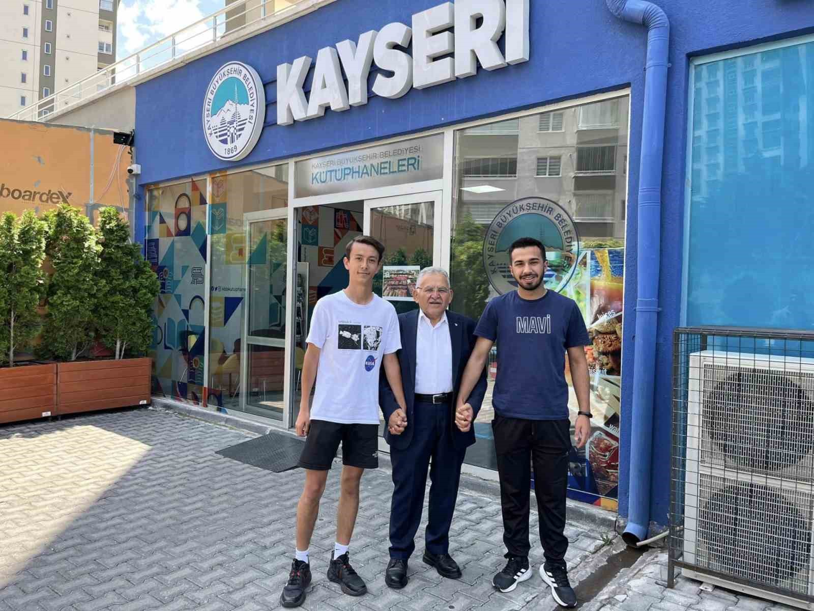 Büyükşehir kütüphaneleri 2025 yılında 2 milyon ziyaretçiyi ağırladı
Büyükşehir kütüphaneleri 2025 yılında 2 milyon ziyaretçiyi ağırladı