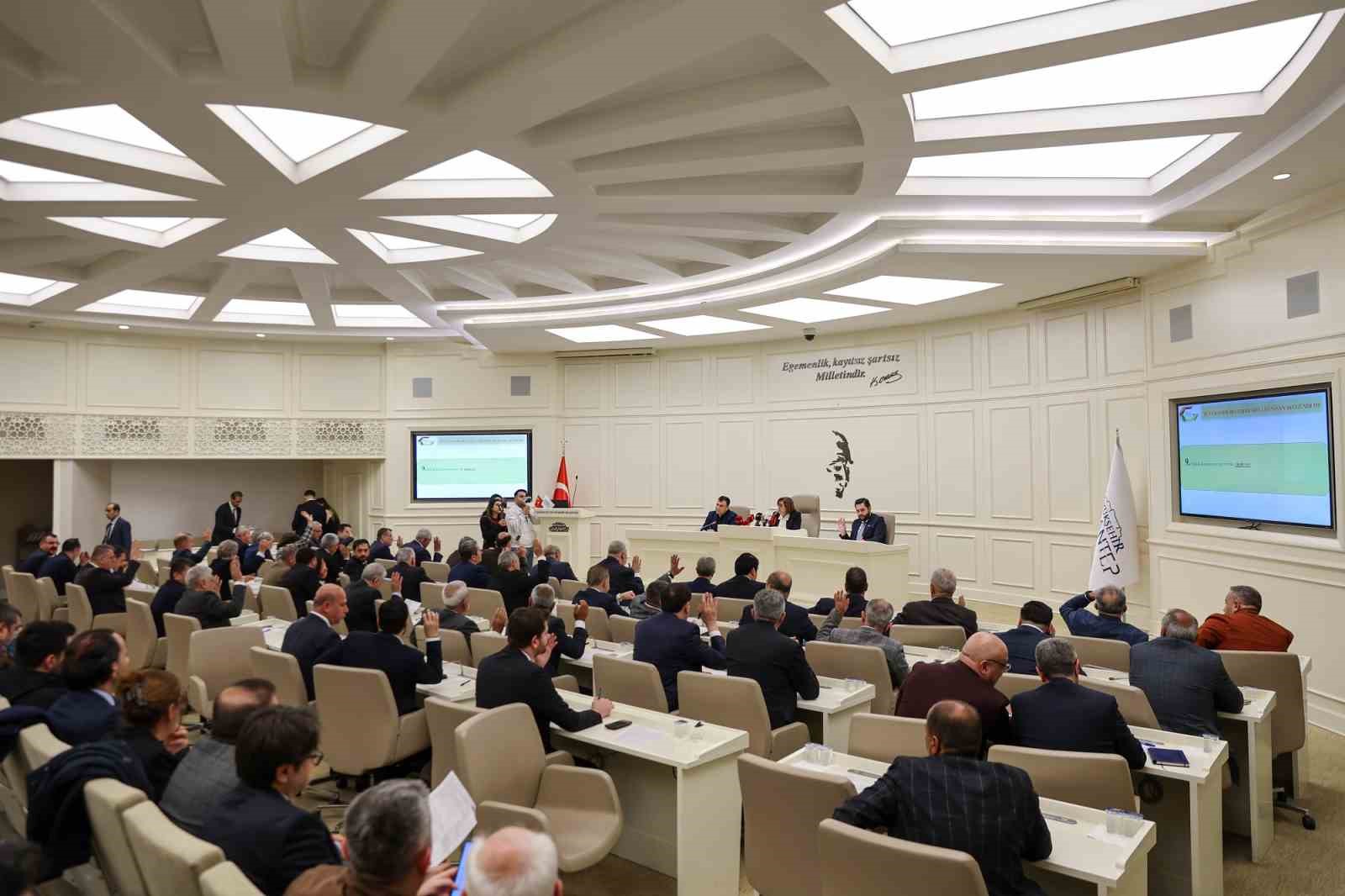 Büyükşehir Meclisi’nde Bakan Tekin’e paye, çiftçiye destek
Büyükşehir Meclisi’nde Bakan Tekin’e paye, çiftçiye destek