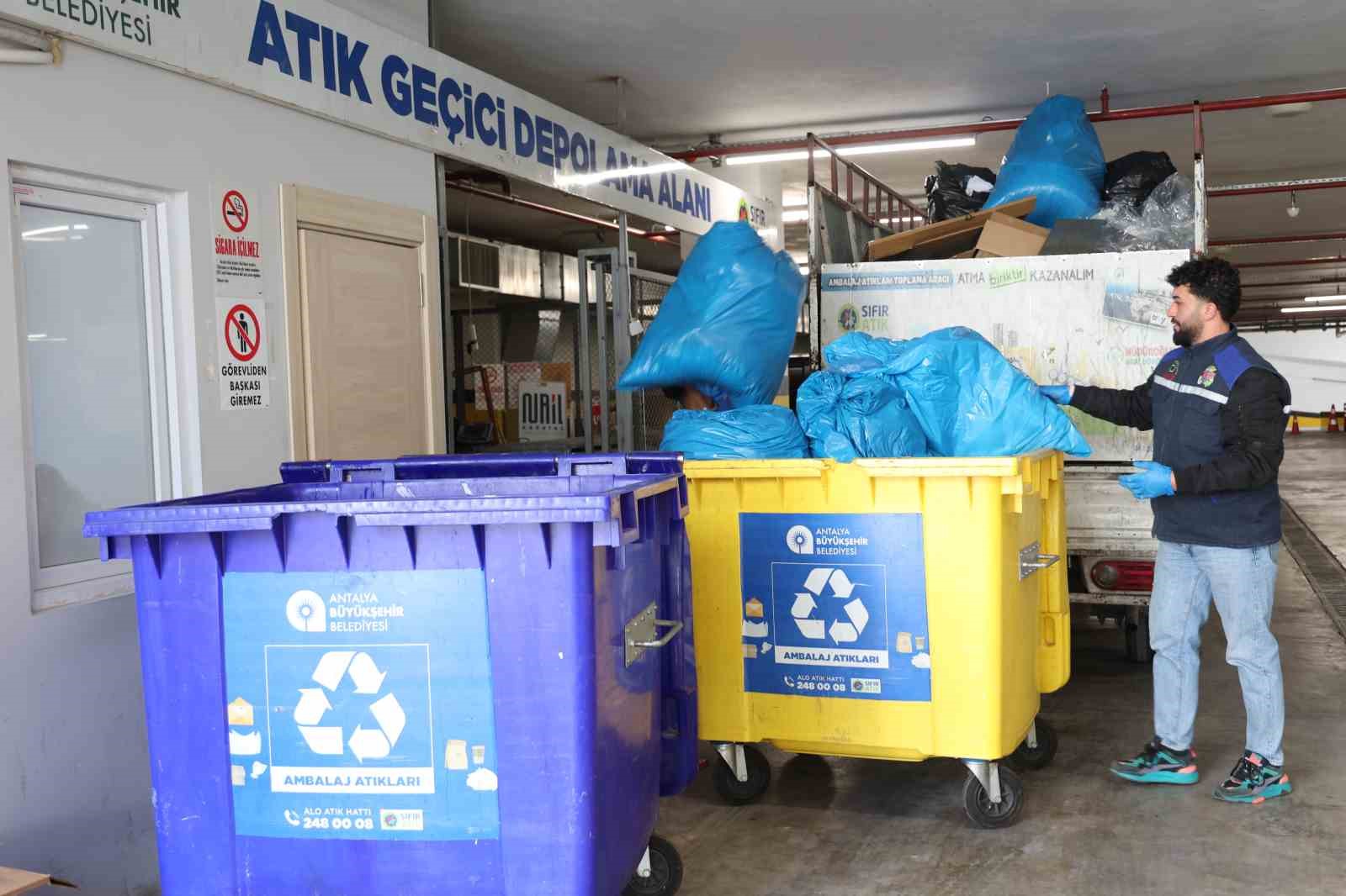 Büyükşehir son 3 yılda 32 ton tehlikeli atığı bertaraf etti
Büyükşehir son 3 yılda 32 ton tehlikeli atığı bertaraf etti