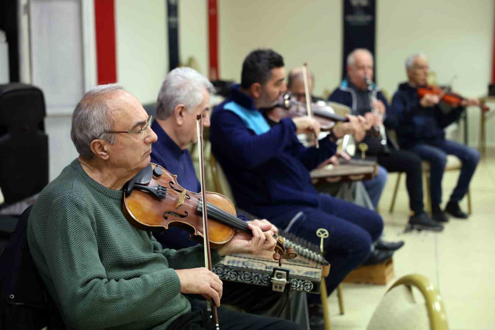 Büyükşehir Türk Sanat Müziği Korosu yılsonu gösterisine hazırlanıyor
