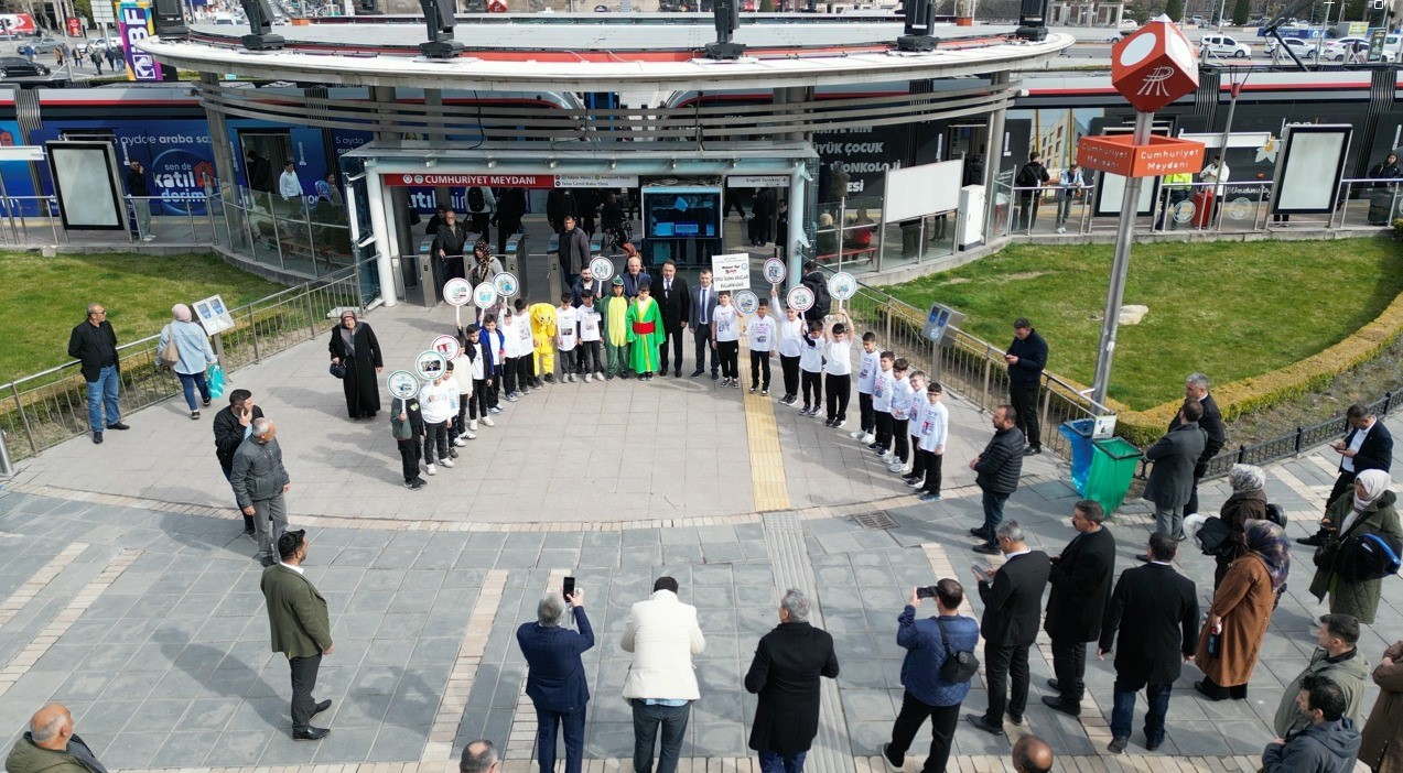 Büyükşehir Ulaşım A.Ş. ile ‘Nezaket Yolda Kalmasın’ projesini hayata geçirdi
