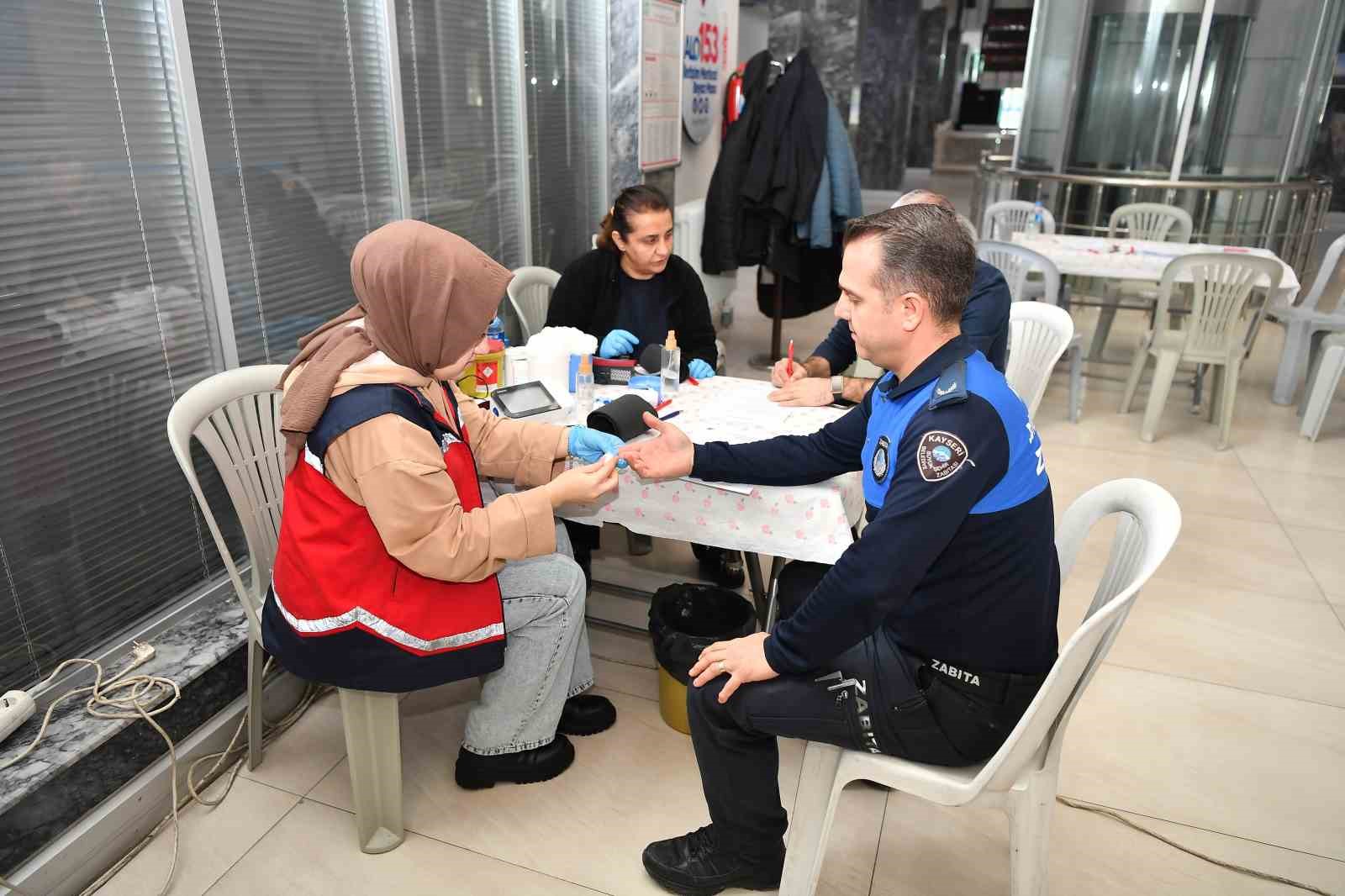 Büyükşehir ve ERÜ iş birliğinde düzenlenen kan bağışı kampanyasına belediye personelinden destek
