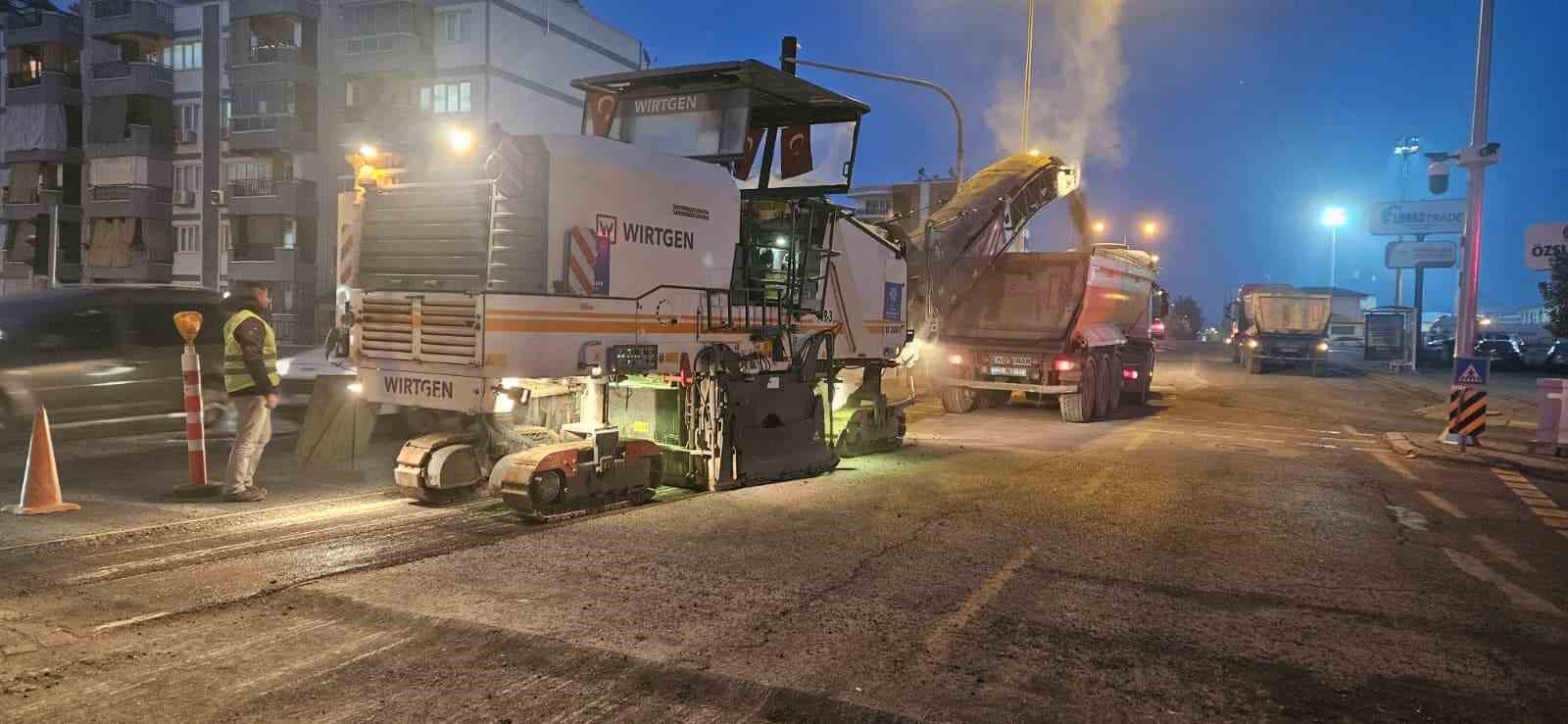 Büyükşehir ‘yol’ mesaisi il genelinde sürüyor
