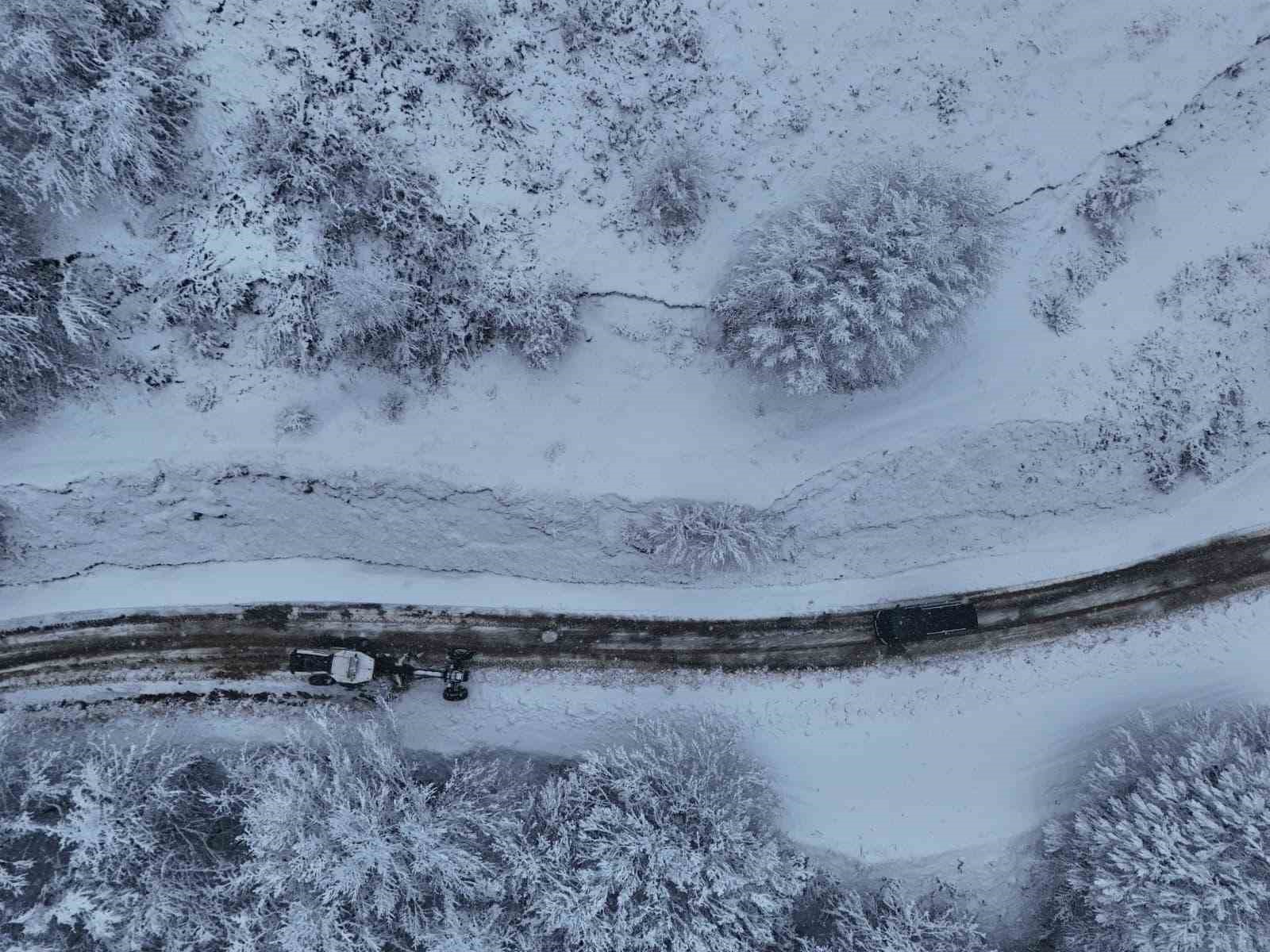 Büyükşehirden 17 ilçede karla mücadele mesaisi: 346 mahalle yoluna müdahale edildi
Büyükşehirden 17 ilçede karla mücadele mesaisi: 346 mahalle yoluna müdahale edildi