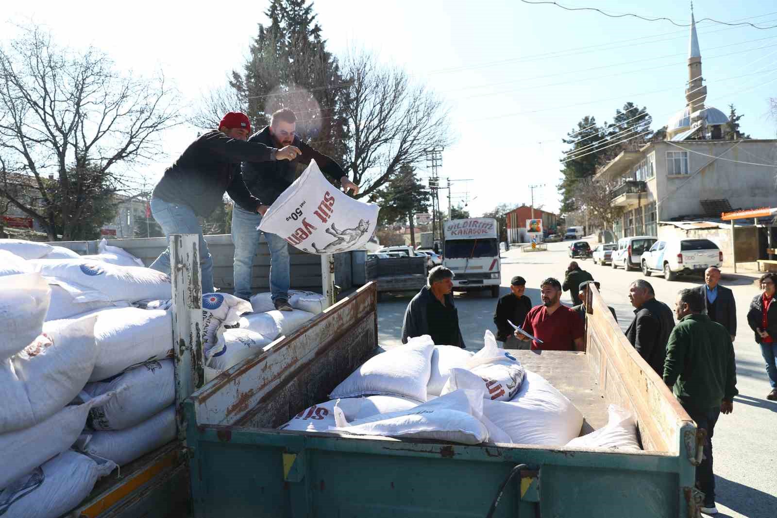Büyükşehir’den 2025 yılında hayvancılığa 503 bin 625 kg yem desteği
