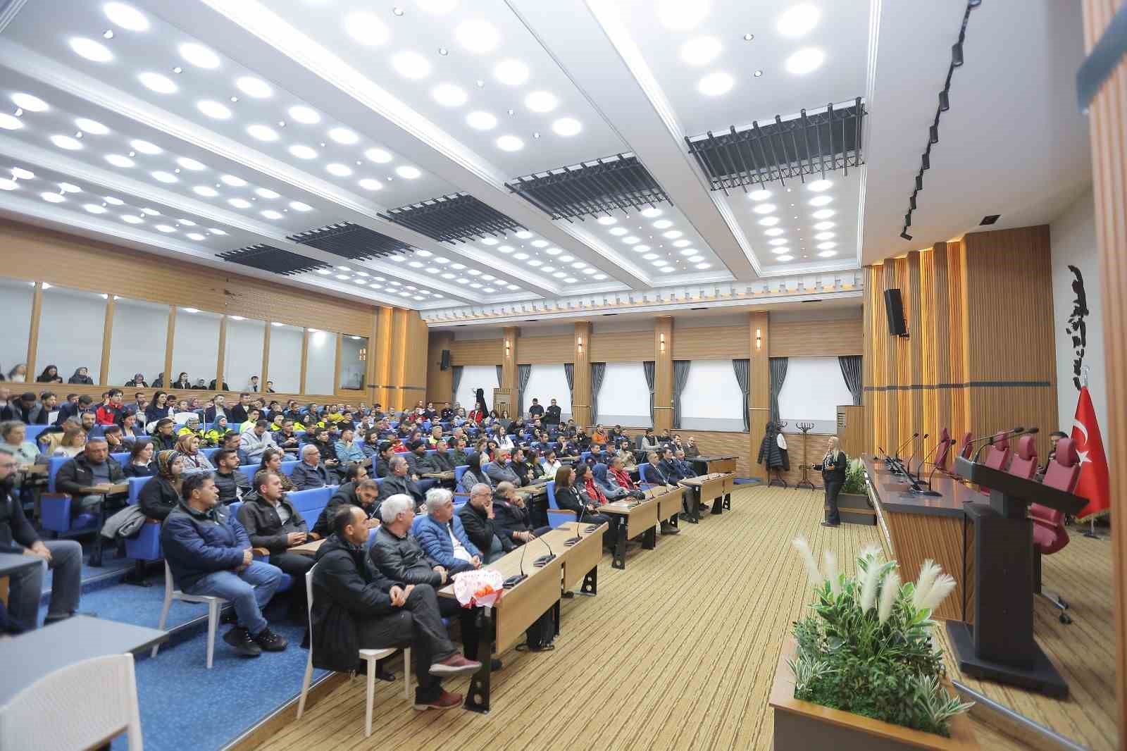 Büyükşehirden ‘Afetlerde Bulaşıcı Hastalıklardan Korunma" eğitimi
