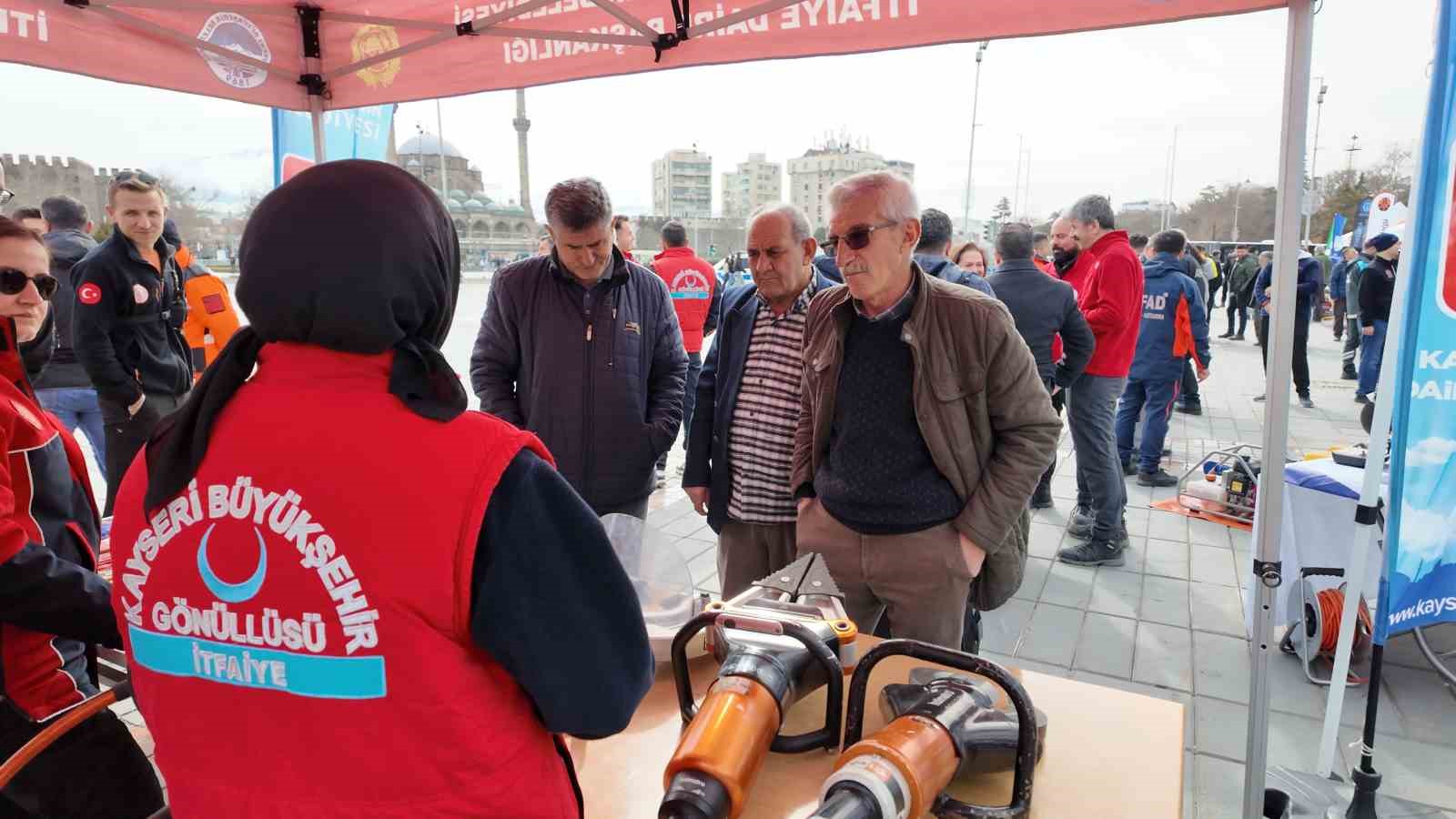 Büyükşehir’den Deprem Haftası’nda bilinçlendirme atağı
Büyükşehir’den Deprem Haftası’nda bilinçlendirme atağı