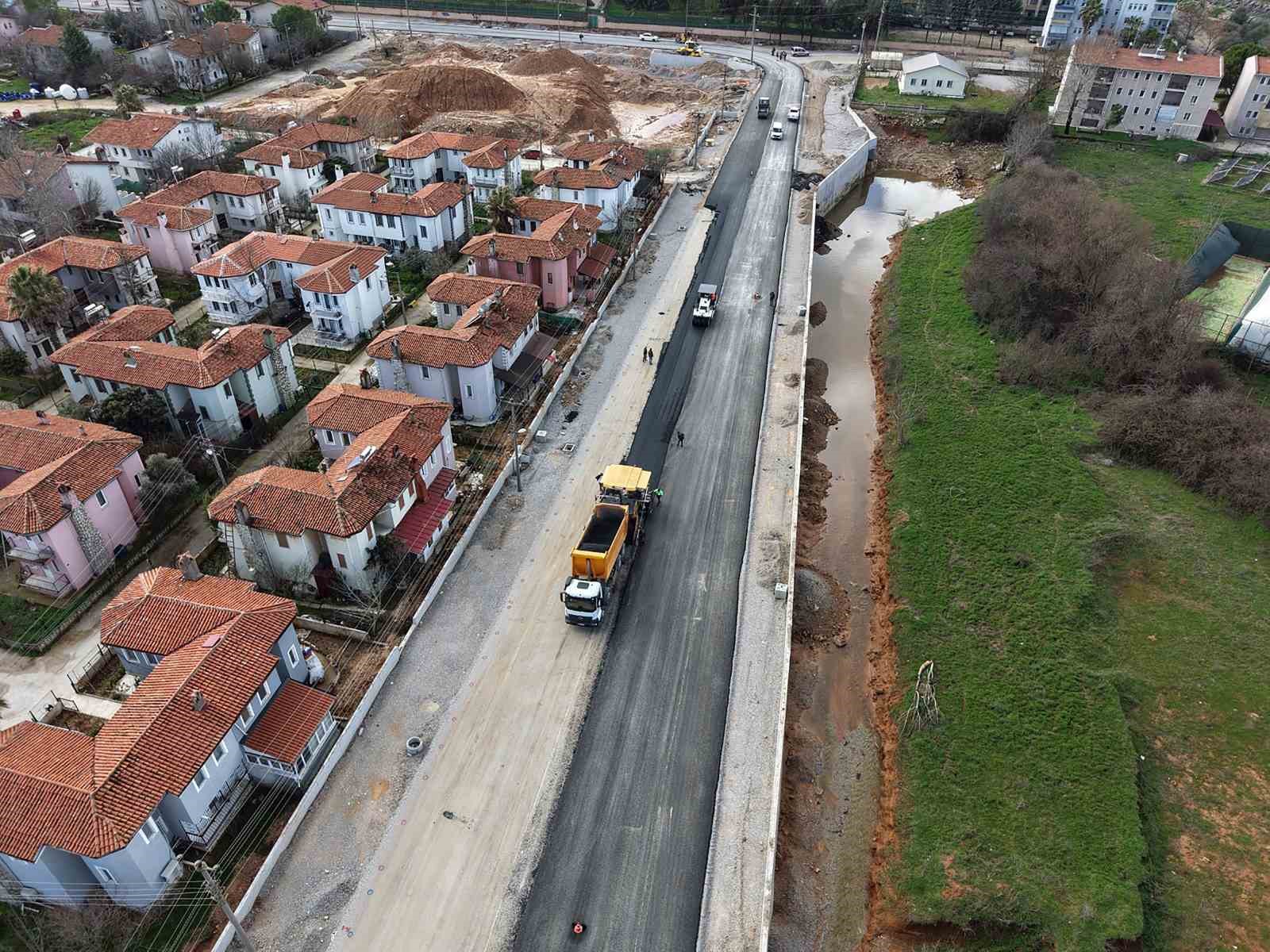 Büyükşehir’den Kötekli ve Yeniköy’e 3 Bin 700 metrelik sıcak asfalt
