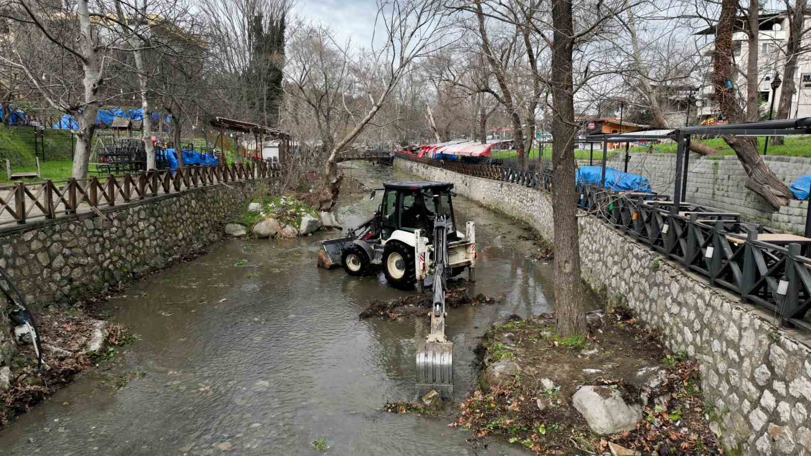 Büyükşehir’den Misi’de dere ve çevre temizliği
