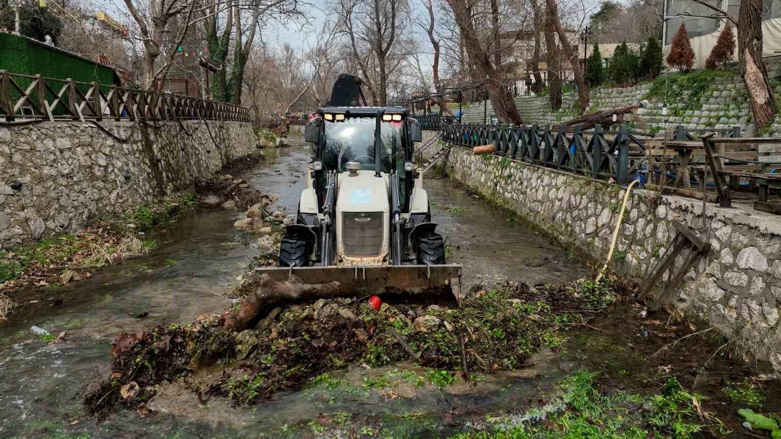 Büyükşehir’den Misi’de dere ve çevre temizliği
