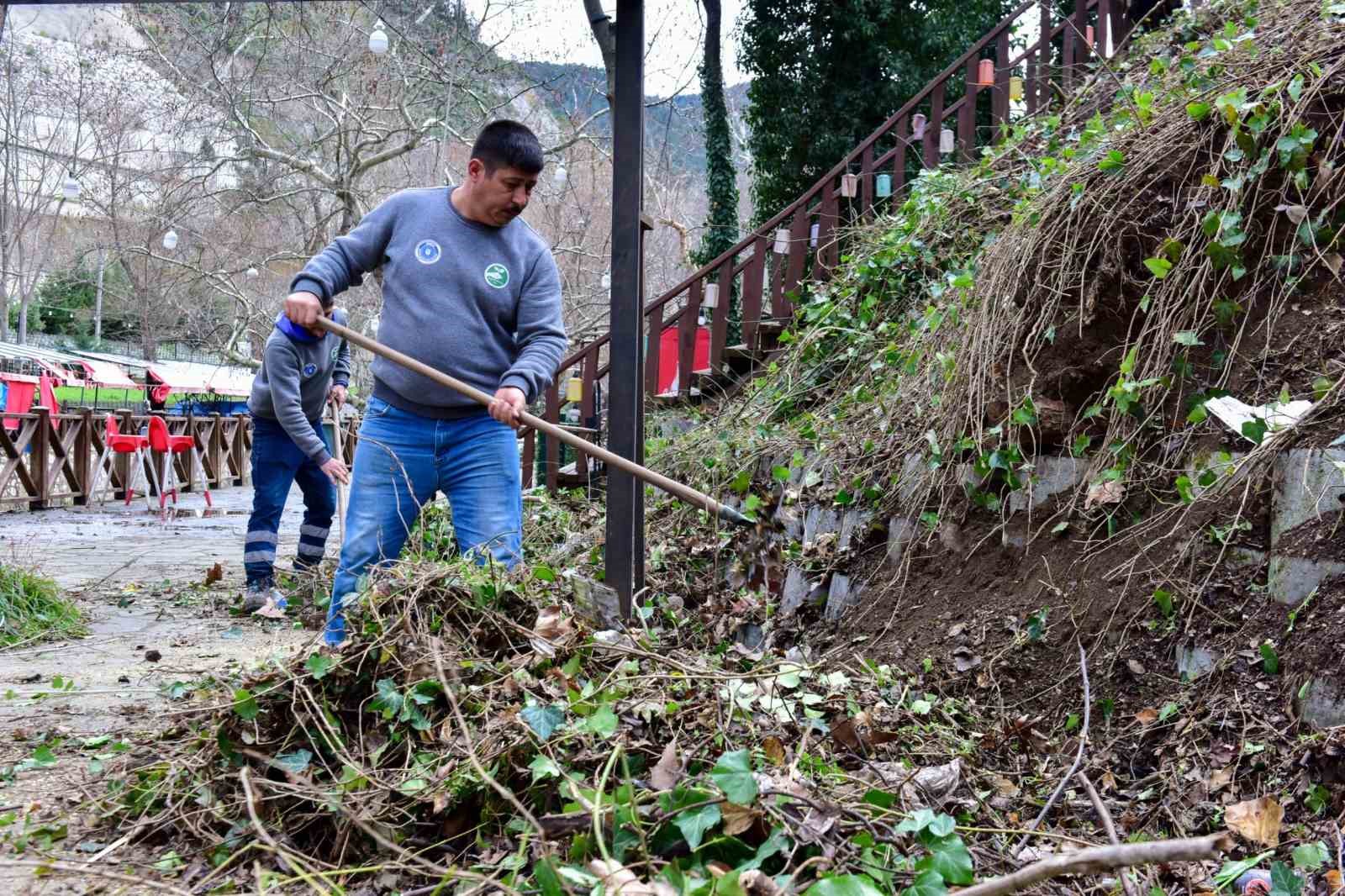 Büyükşehir’den Misi’de dere ve çevre temizliği
