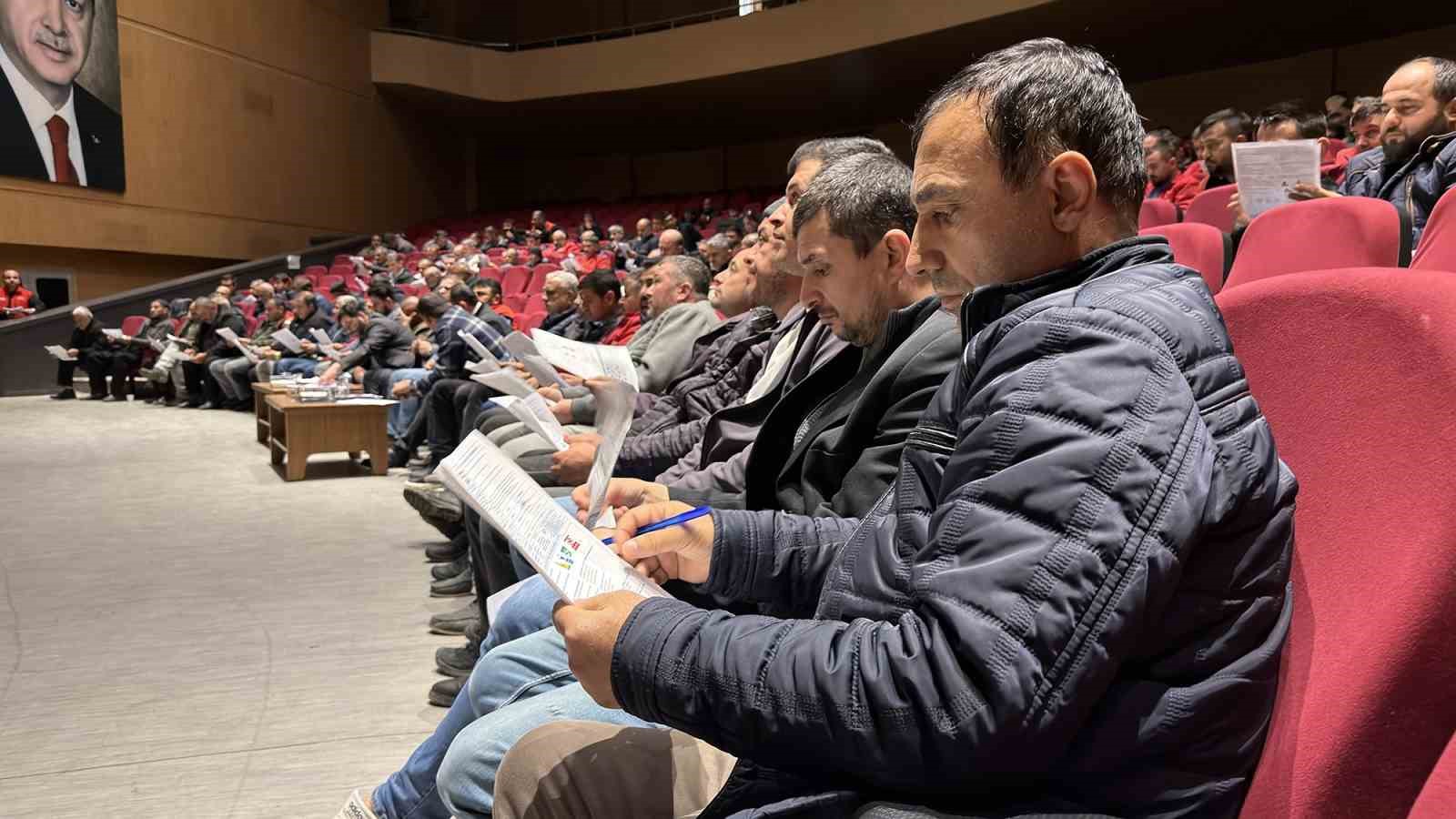 Büyükşehir’den saha personellerine iş sağlığı ve güvenliği eğitimi
