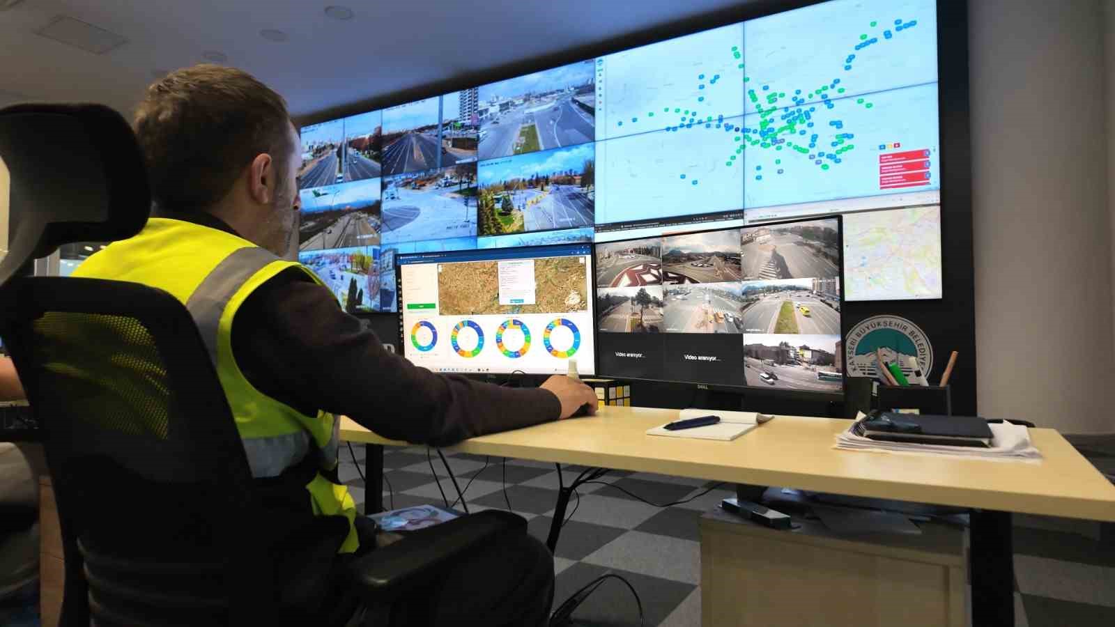 Büyükşehirden trafiğin kalbi ‘Kartal’da akıllı sistemlerle 7/24 kesintisiz yönetim
Büyükşehirden trafiğin kalbi ‘Kartal’da akıllı sistemlerle 7/24 kesintisiz yönetim