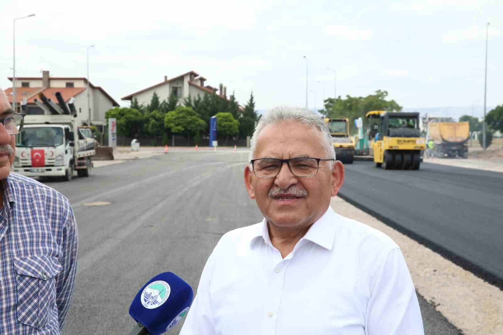 Büyükşehirden ulaşıma 1 milyar TL’yi aşan dev sıcak asfalt yatırımı
Büyükşehirden ulaşıma 1 milyar TL’yi aşan dev sıcak asfalt yatırımı