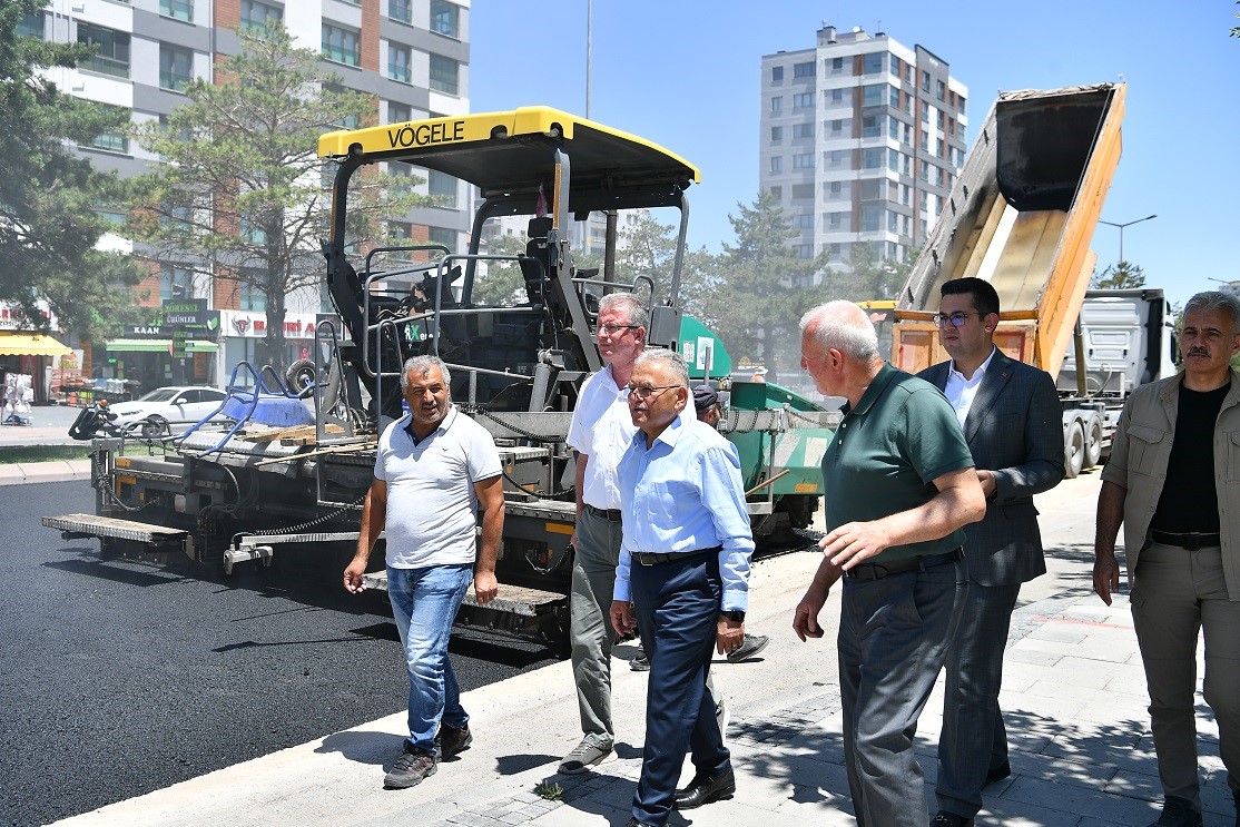 Büyükşehirden ulaşıma 1 milyar TL’yi aşan dev sıcak asfalt yatırımı
Büyükşehirden ulaşıma 1 milyar TL’yi aşan dev sıcak asfalt yatırımı