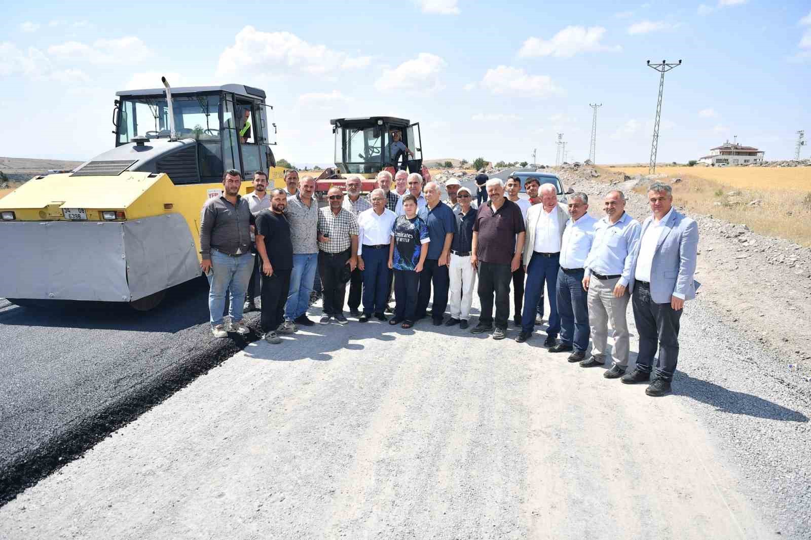 Büyükşehirden ulaşıma 1 milyar TL’yi aşan dev sıcak asfalt yatırımı
Büyükşehirden ulaşıma 1 milyar TL’yi aşan dev sıcak asfalt yatırımı