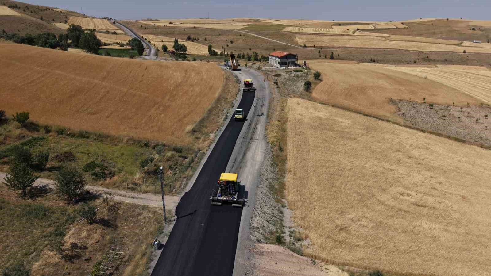 Büyükşehirden ulaşıma 1 milyar TL’yi aşan dev sıcak asfalt yatırımı
Büyükşehirden ulaşıma 1 milyar TL’yi aşan dev sıcak asfalt yatırımı