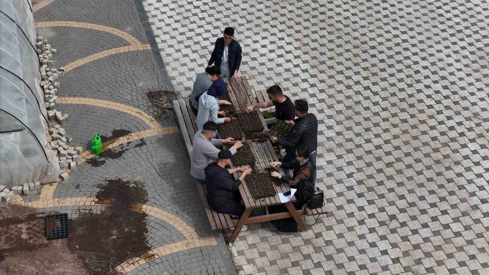 Büyükşehir’den üniversite öğrencilerine uygulamalı organik tarım eğitimi
