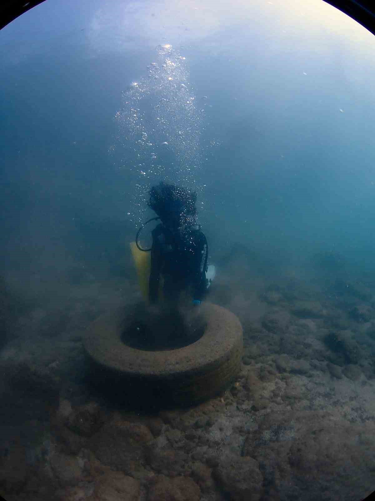 Büyükşehir’den Yat Limanı’nda deniz dip temizliği
