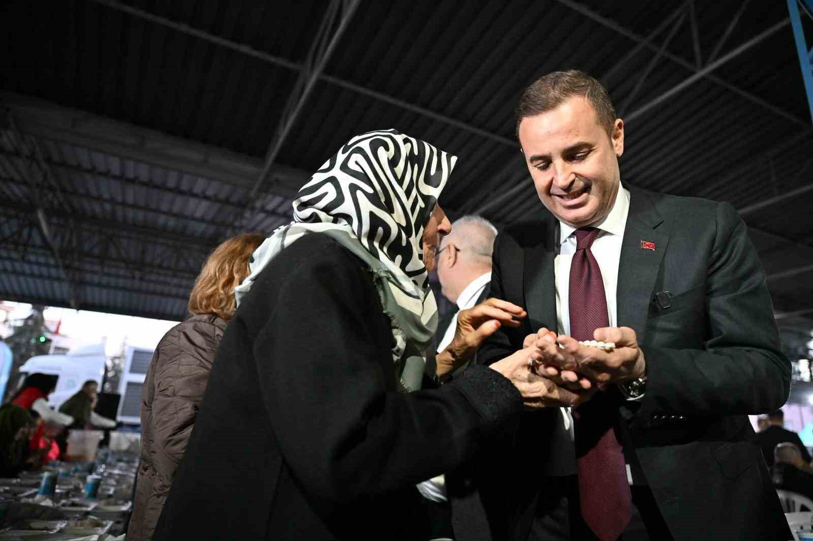 Büyükşehir’in bereket sofrası Edremit’te kuruldu
