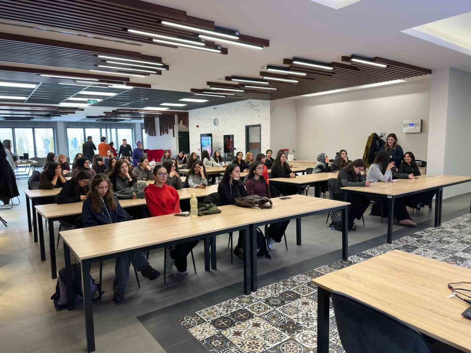 Büyükşehirin Bilişim Akademisi, Scientix 2026’ya ev sahipliği yaptı: Geleceğin kodlarını kadınlar yazıyor
