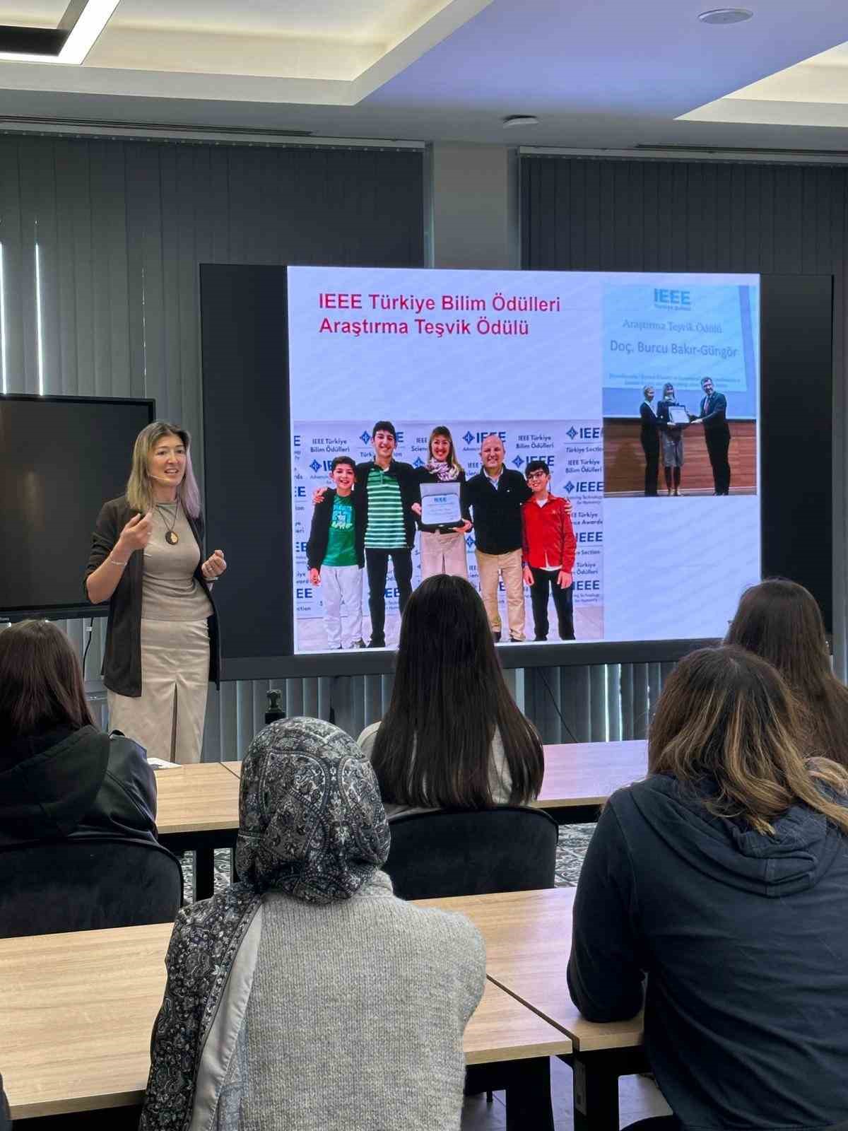 Büyükşehirin Bilişim Akademisi, Scientix 2026’ya ev sahipliği yaptı: Geleceğin kodlarını kadınlar yazıyor
