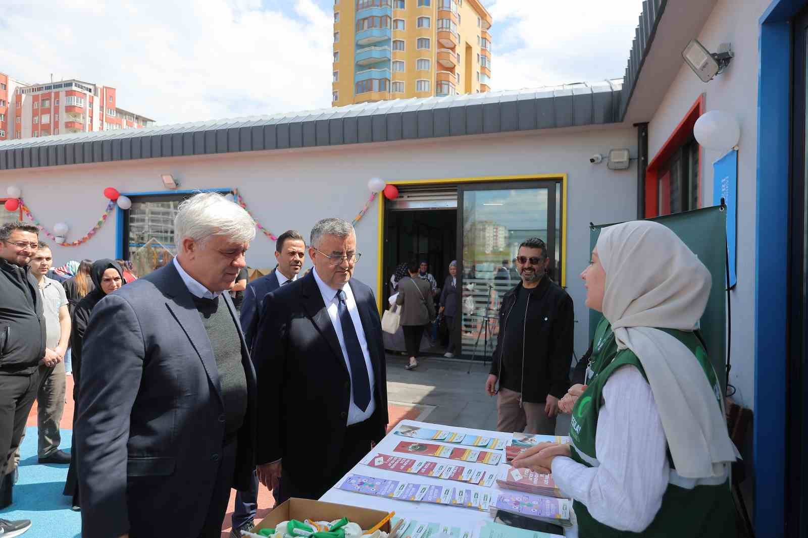 Büyükşehir’in çocuk kütüphanesinde ’Kayseri Kent Konseyi 23 Nisan’ etkinliği
