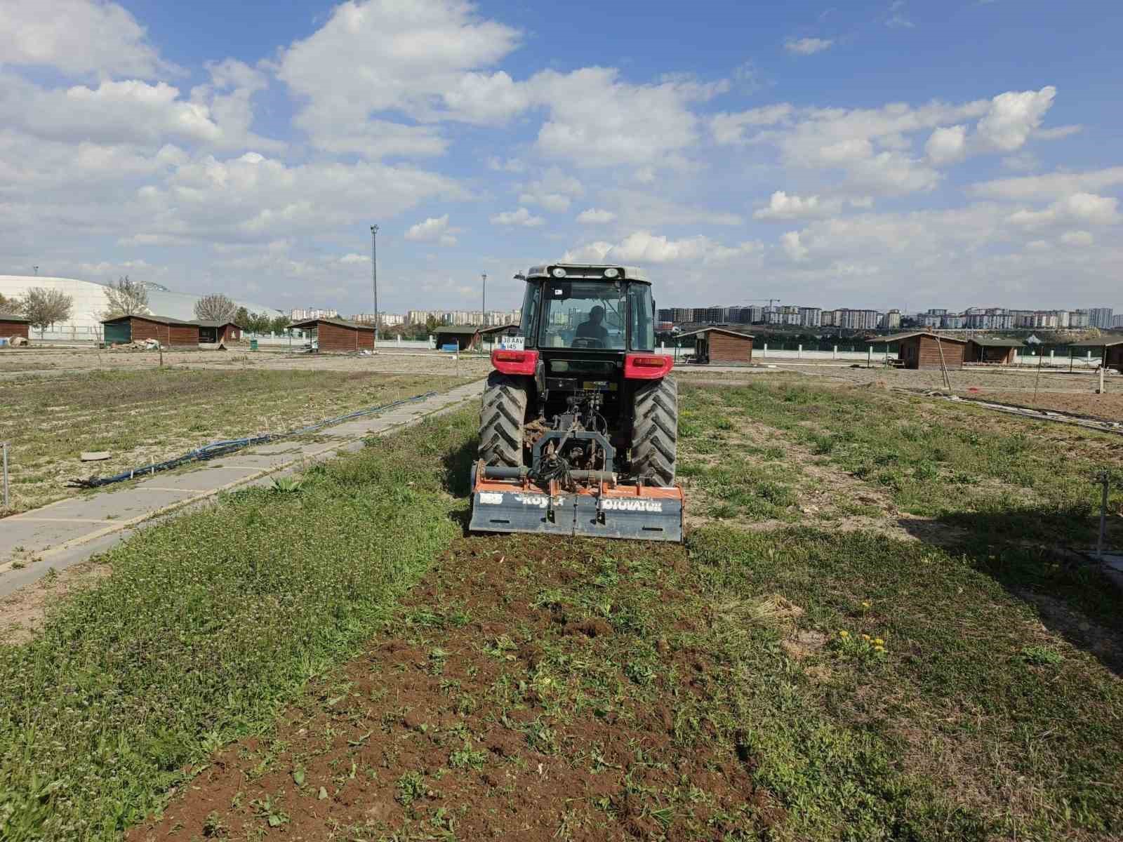 Büyükşehirin Doğal Ürünler Bahçesi ve Pazarı’nda yeni sezon hazırlığı
