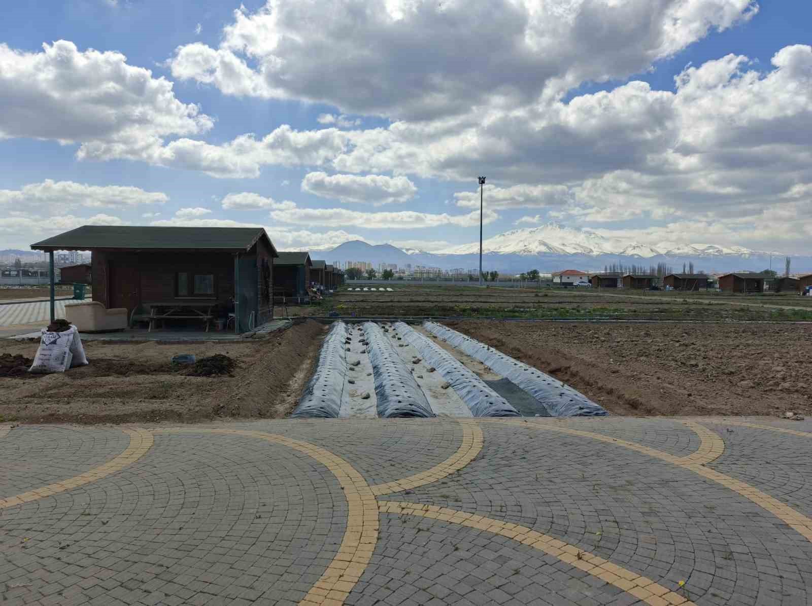 Büyükşehirin Doğal Ürünler Bahçesi ve Pazarı’nda yeni sezon hazırlığı
