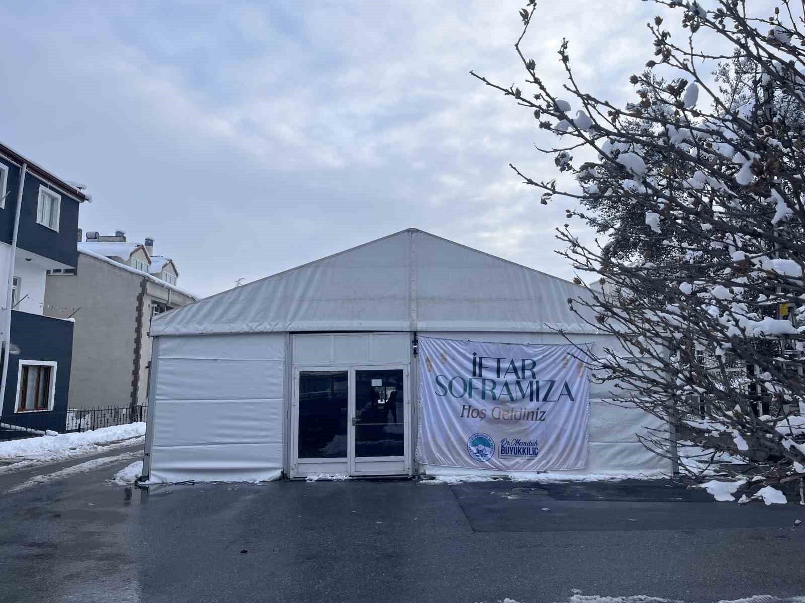 Büyükşehirin iftar sofraları gönüllere dokunuyor
