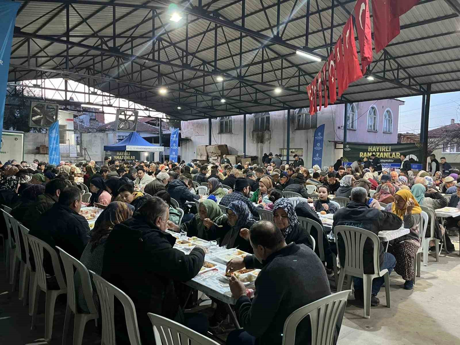 Büyükşehir’in iftar sofrasında oruçlar dualarla açıldı
