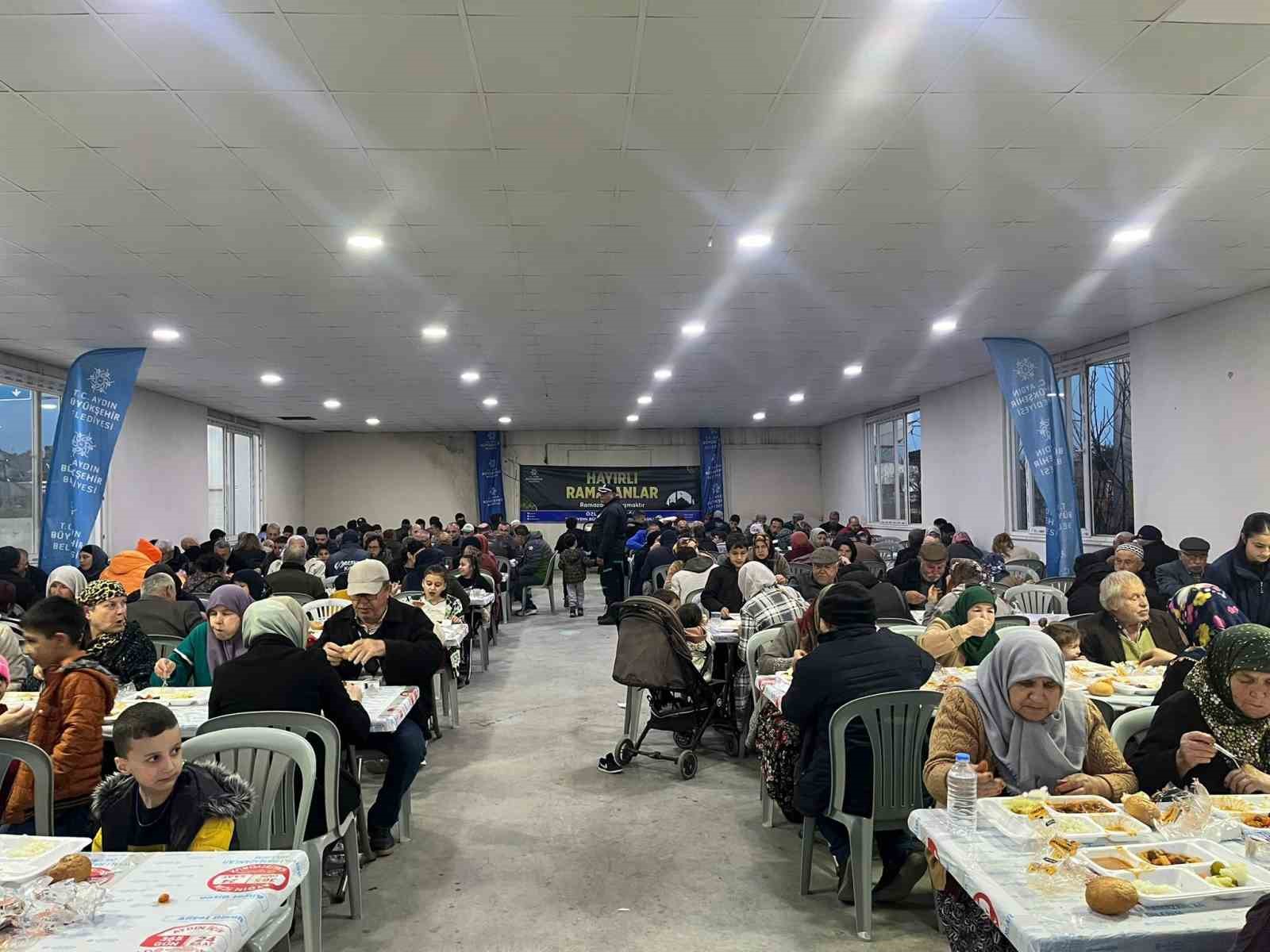 Büyükşehir’in iftar sofrasında oruçlar dualarla açıldı

