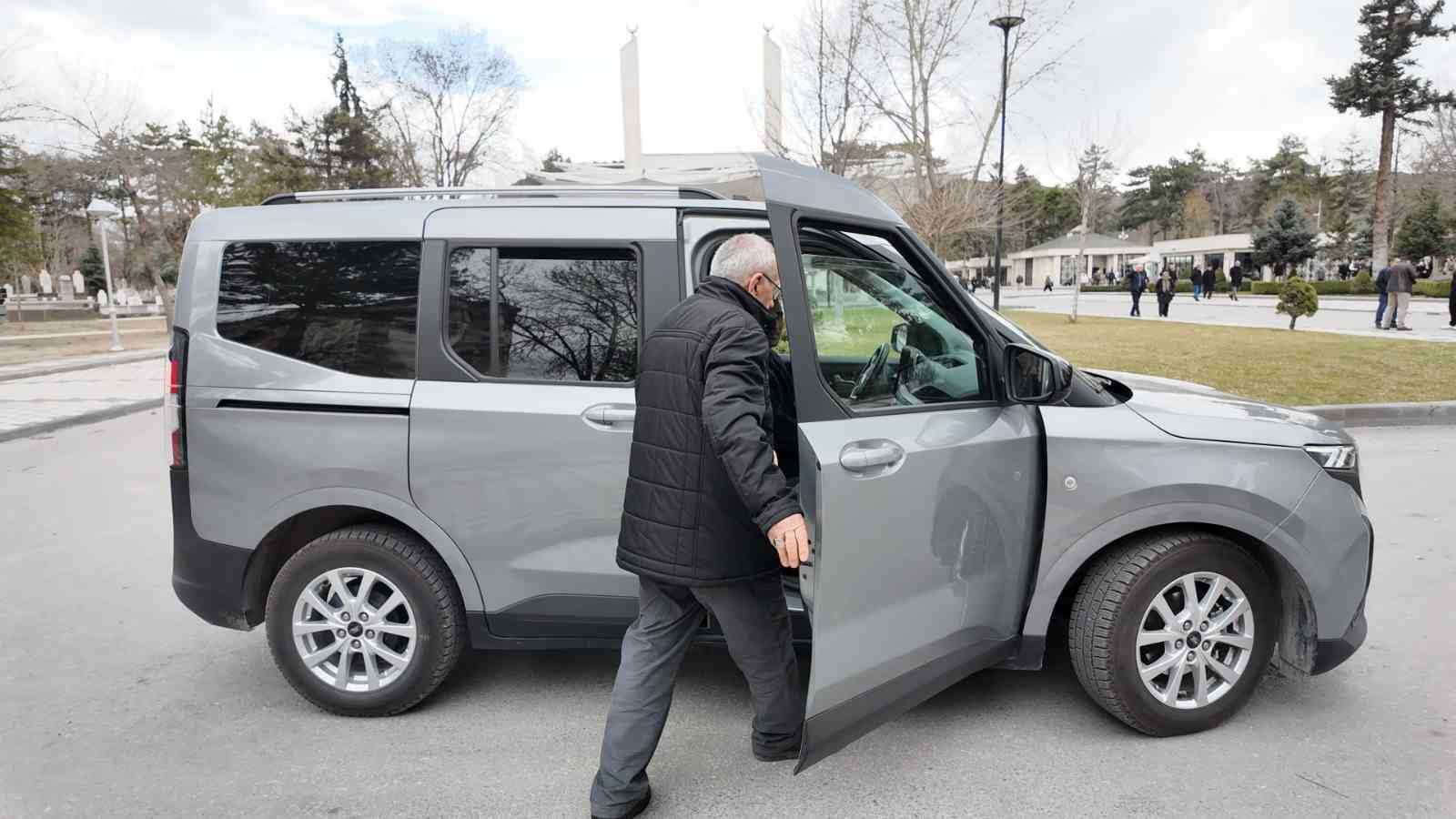 Büyükşehir’in kabir ziyareti hizmetine vatandaştan tam not
