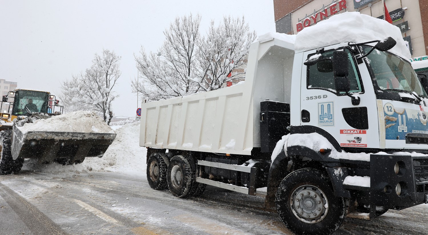 Büyükşehir’in kar timleri 7/24 sahada
