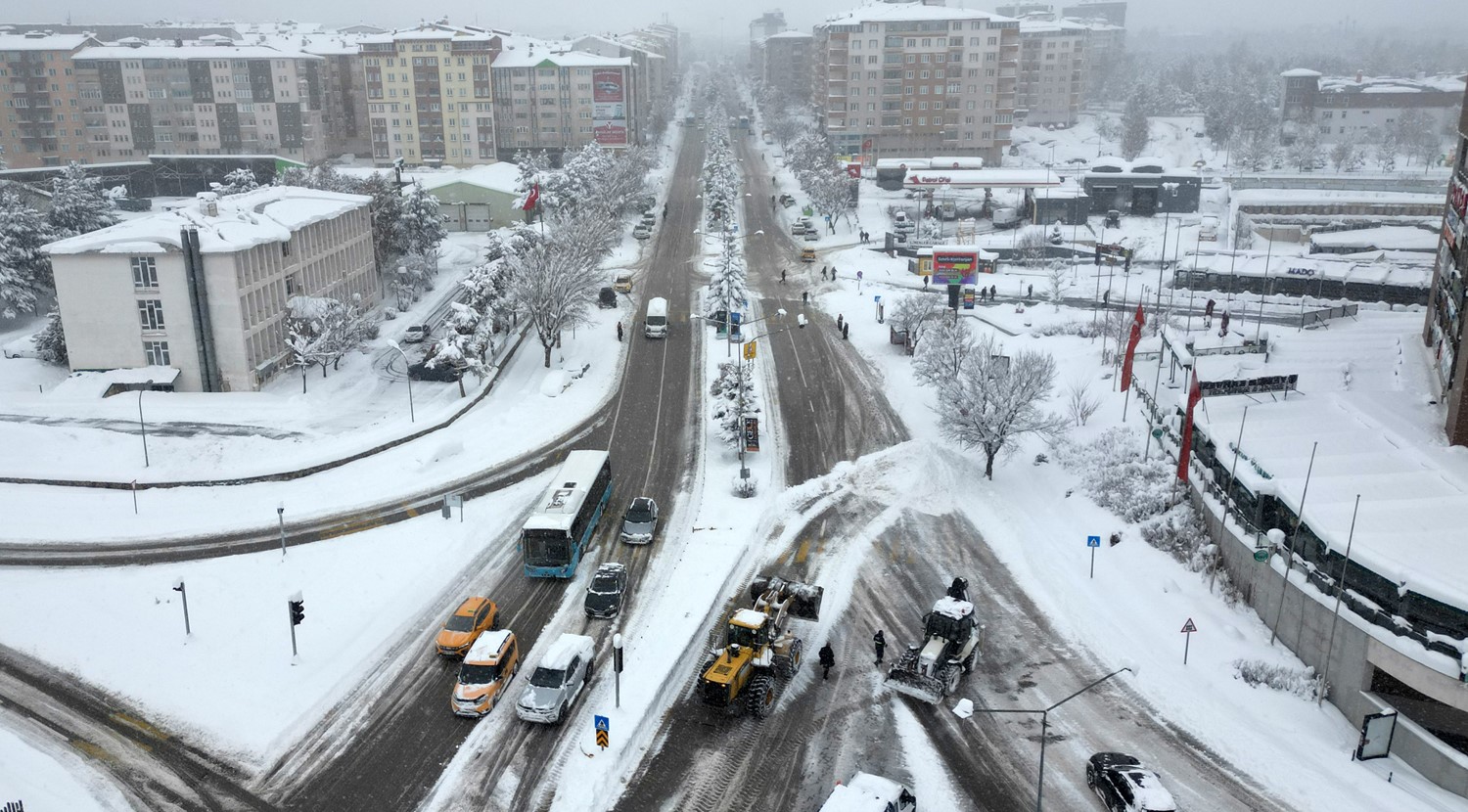Büyükşehir’in kar timleri 7/24 sahada
