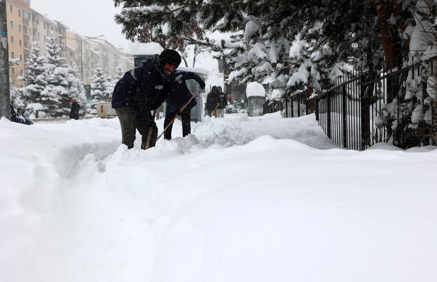 Büyükşehir’in kar timleri 7/24 sahada
