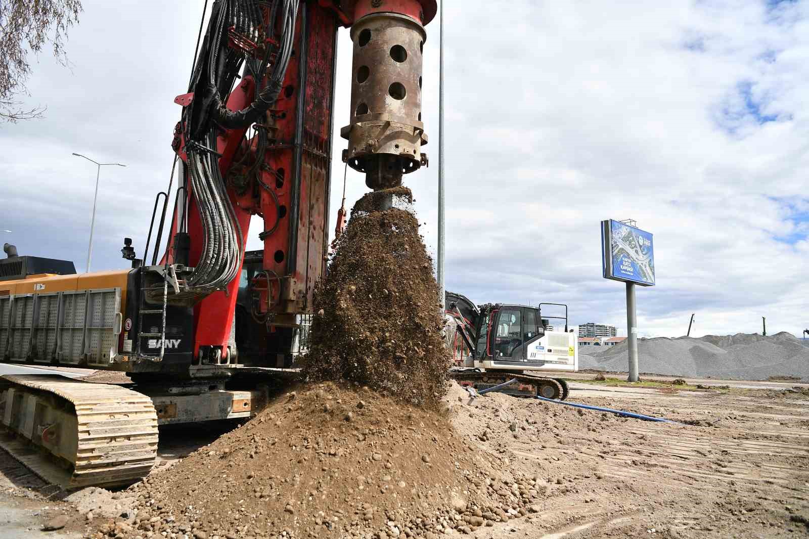 Büyükşehir’in Kartal Katlı Kavşağı Projesi’nde yoğun mesai
