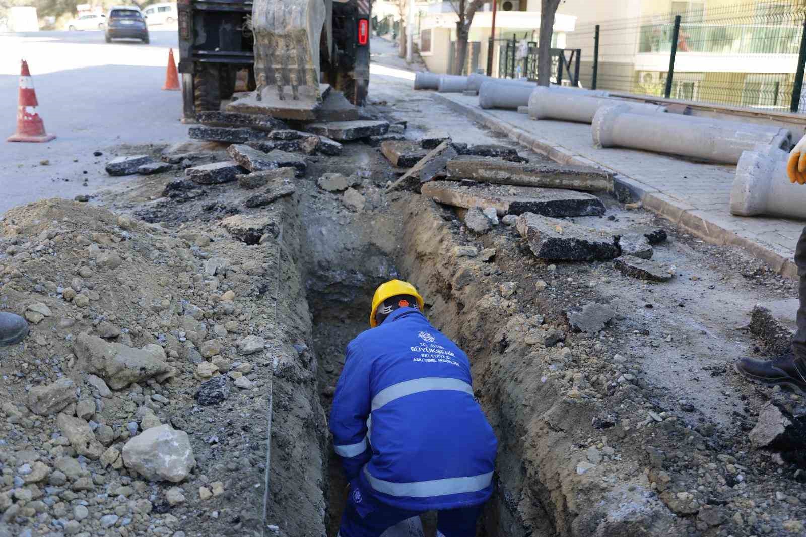 Büyükşehir’in Kuşadası’nda altyapı çalışmaları sürüyor
