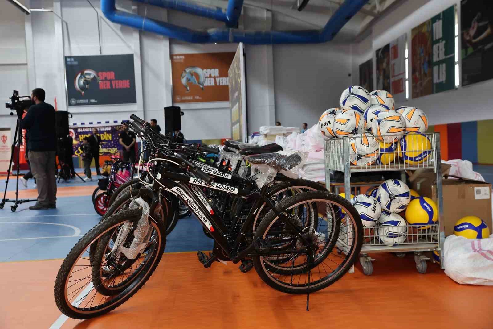 Büyükşehir’in Ramazan sofrası bu kez İslahiye’de kuruldu
