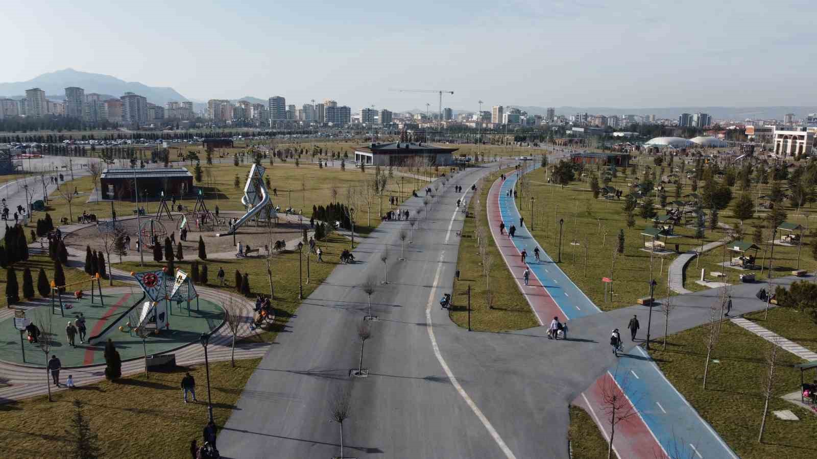 Büyükşehir’in vizyon projesi Millet Bahçesi, Kayserililerin buluşma noktası oldu
