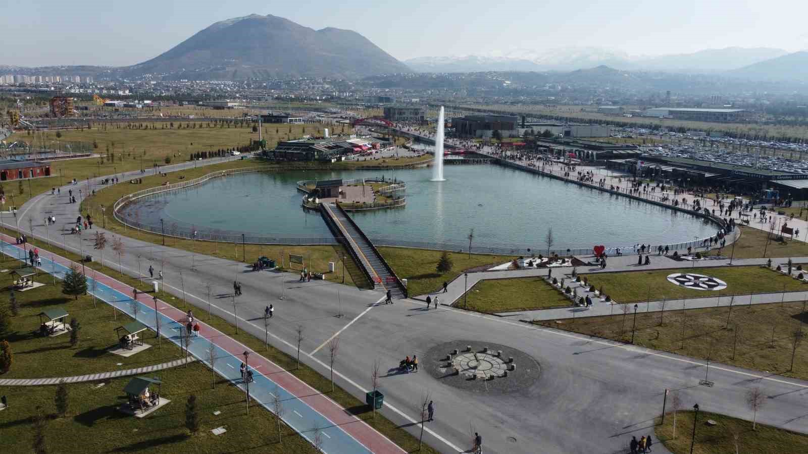 Büyükşehir’in vizyon projesi Millet Bahçesi, Kayserililerin buluşma noktası oldu
