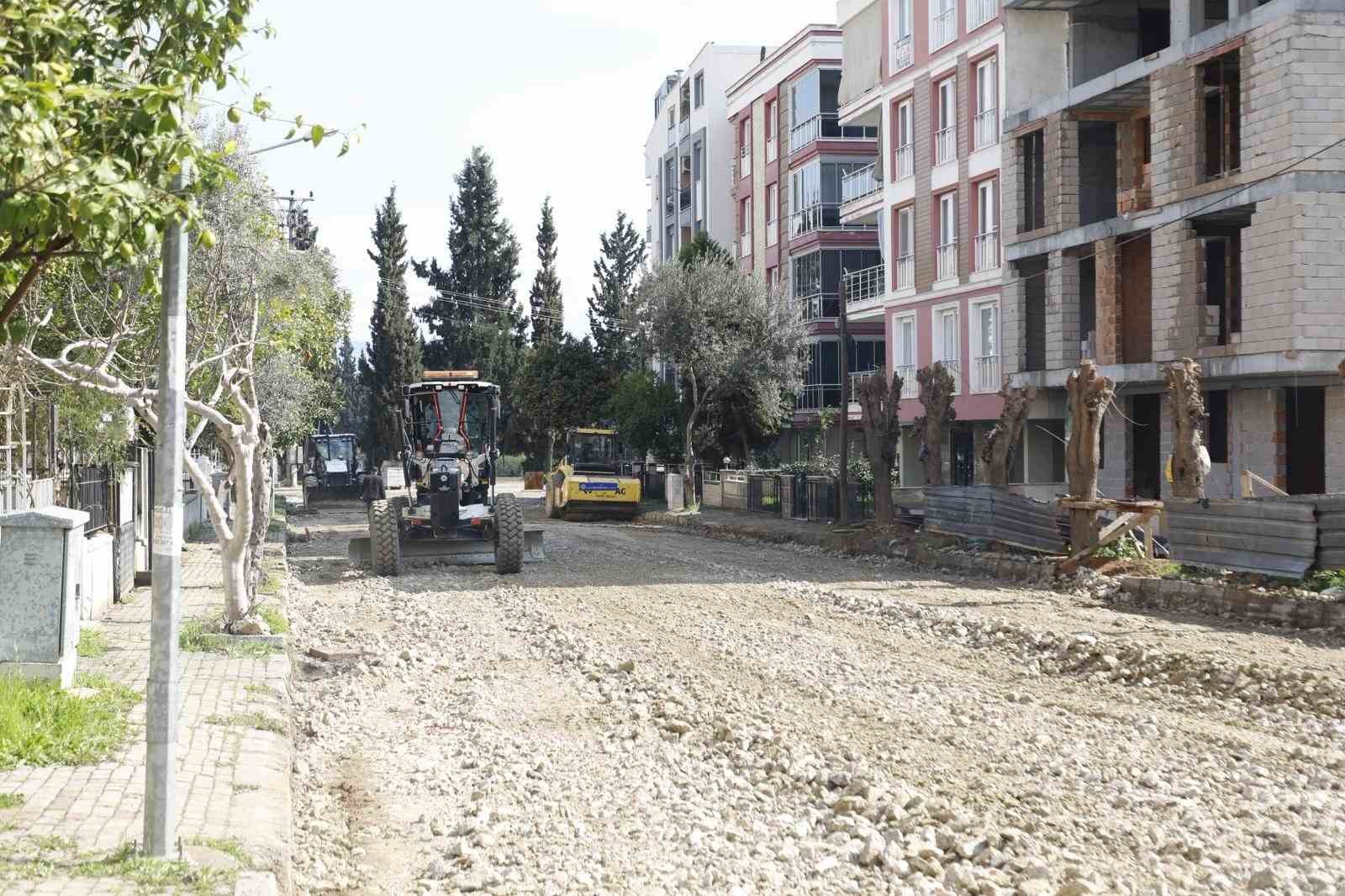 Büyükşehir’in yol yenileme çalışmaları sürüyor

