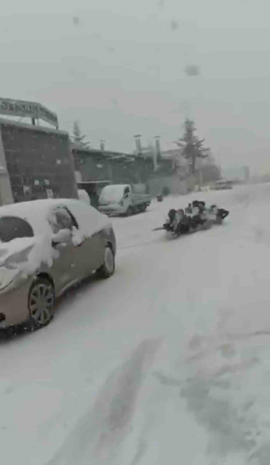 Buzlu yolda kaza böyle geldi

